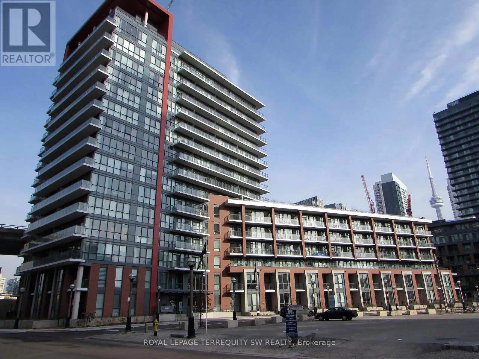 208 - 50 BRUYERES MEWS