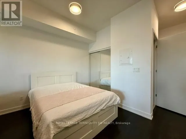 208 - 50 BRUYERES MEWS