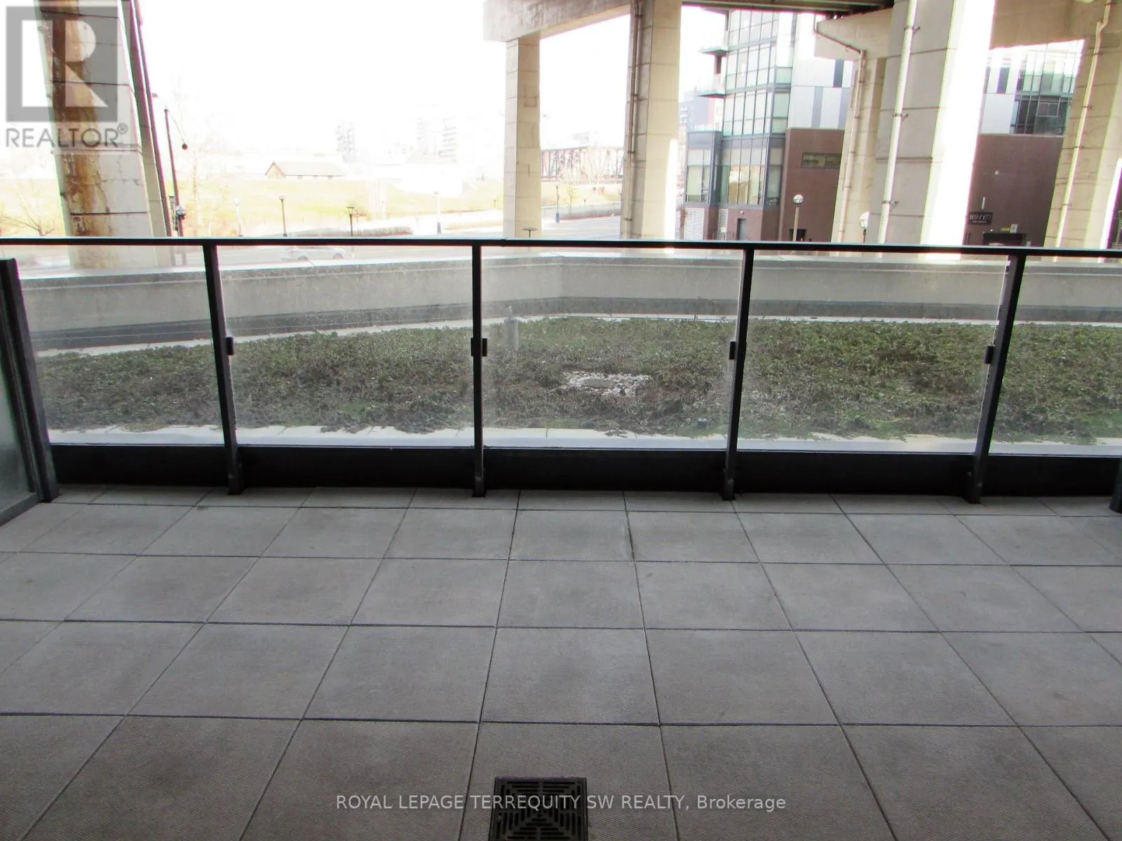 208 - 50 BRUYERES MEWS