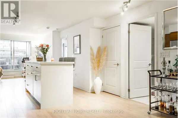 214 - 125 WESTERN BATTERY ROAD W