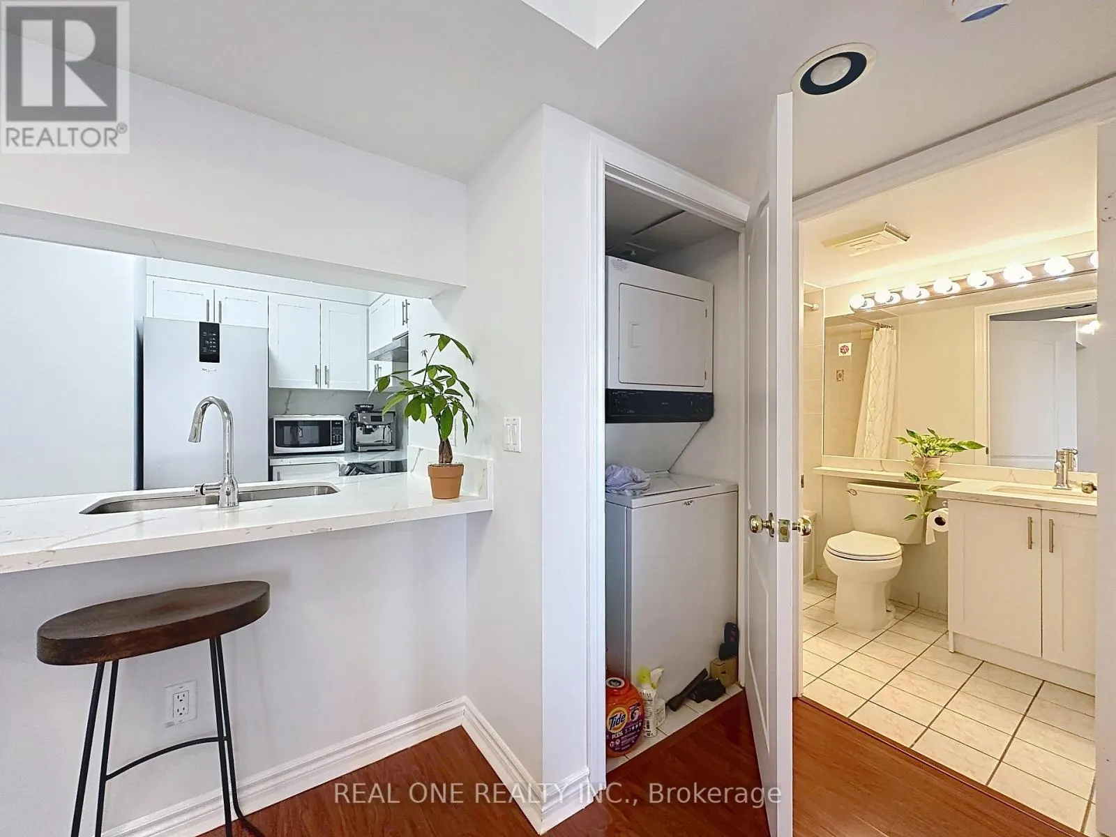 1708 - 18 SOMMERSET WAY