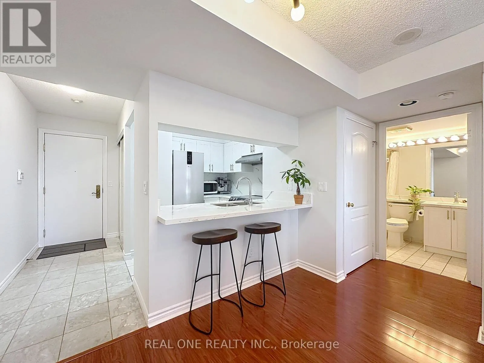 1708 - 18 SOMMERSET WAY