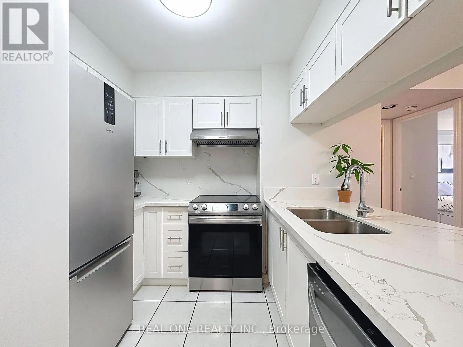 1708 - 18 SOMMERSET WAY