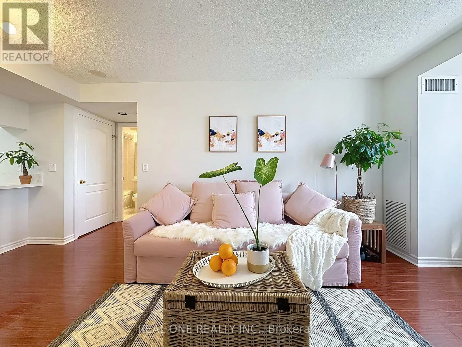 1708 - 18 SOMMERSET WAY