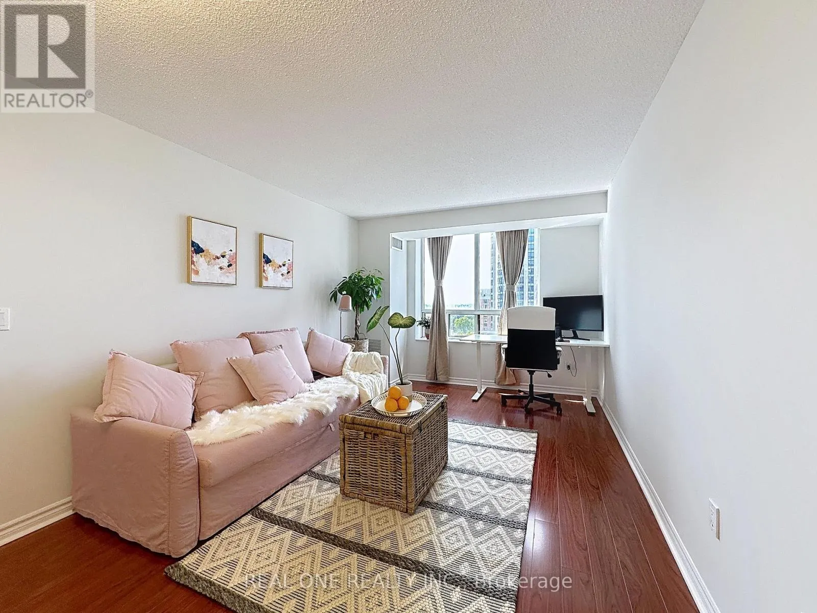 1708 - 18 SOMMERSET WAY