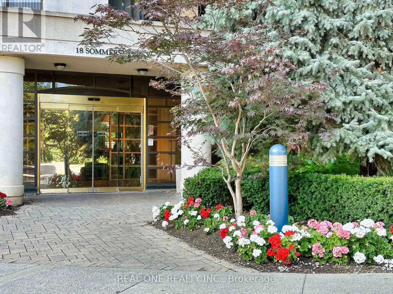 1708 - 18 SOMMERSET WAY