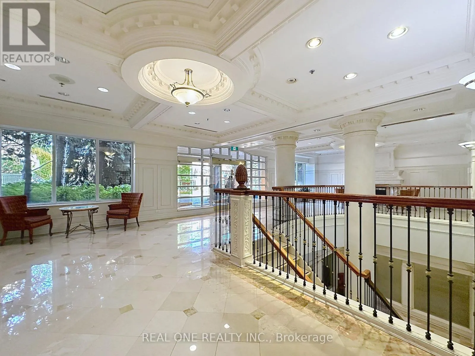 1708 - 18 SOMMERSET WAY