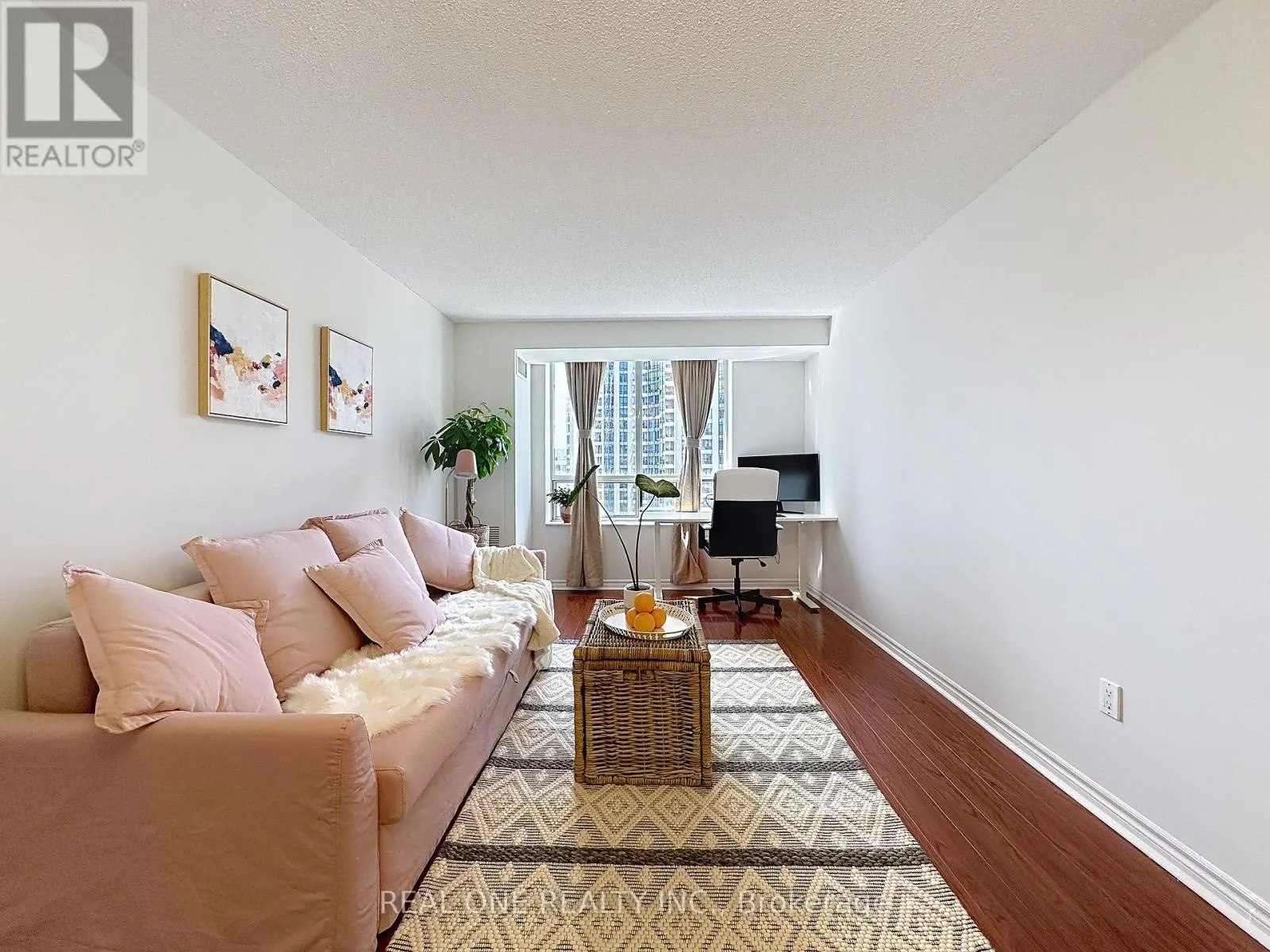 1708 - 18 SOMMERSET WAY