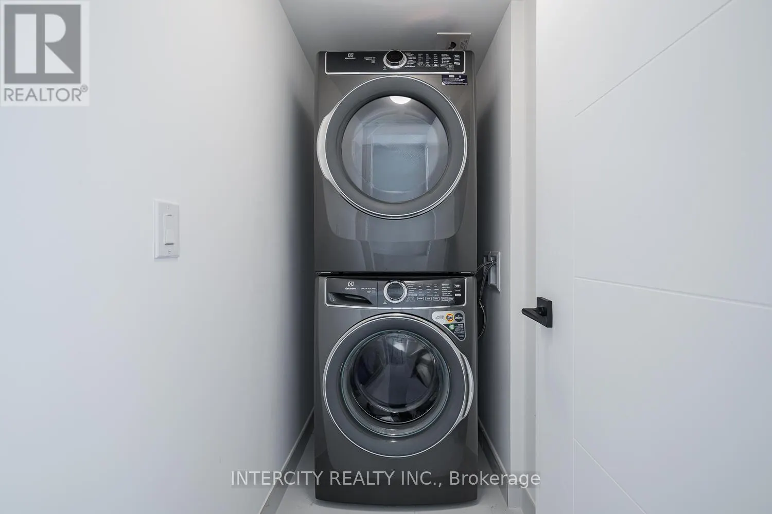 1 - 851 SHEPPARD AVENUE W