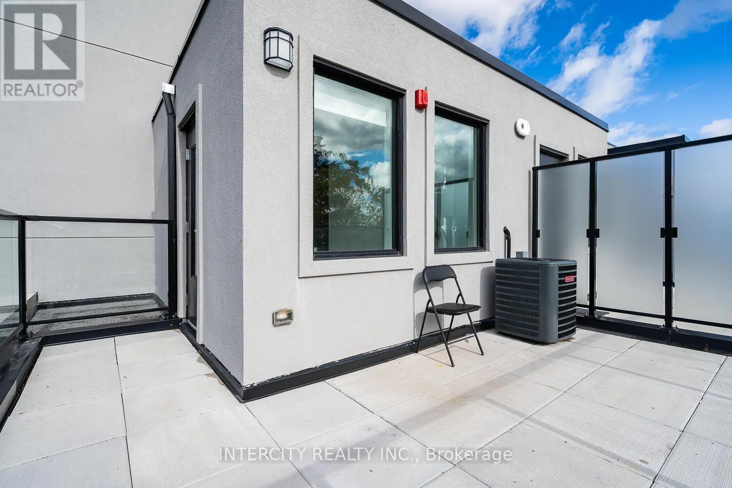 1 - 851 SHEPPARD AVENUE W