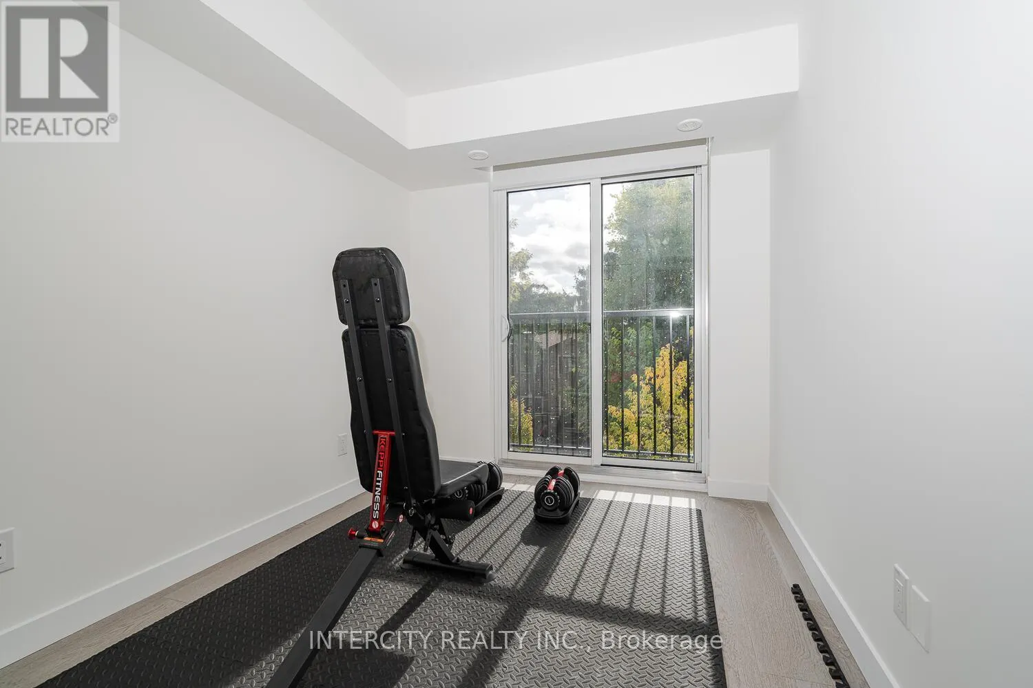 1 - 851 SHEPPARD AVENUE W