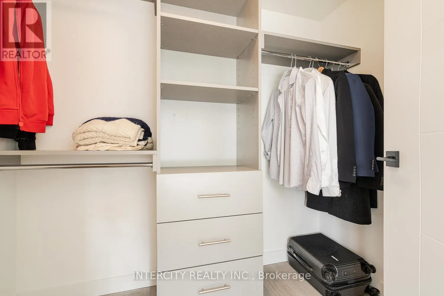 1 - 851 SHEPPARD AVENUE W