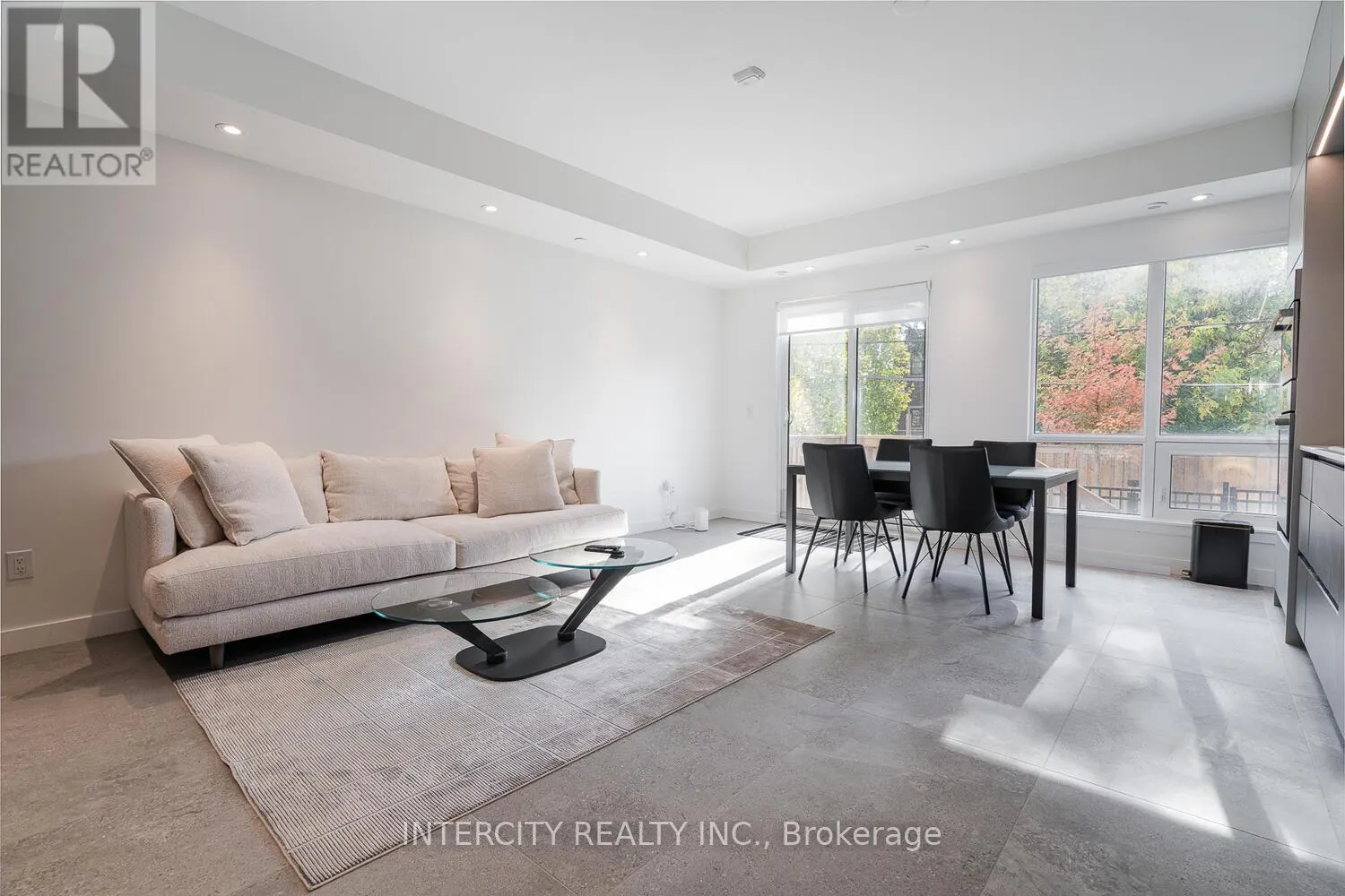 1 - 851 SHEPPARD AVENUE W