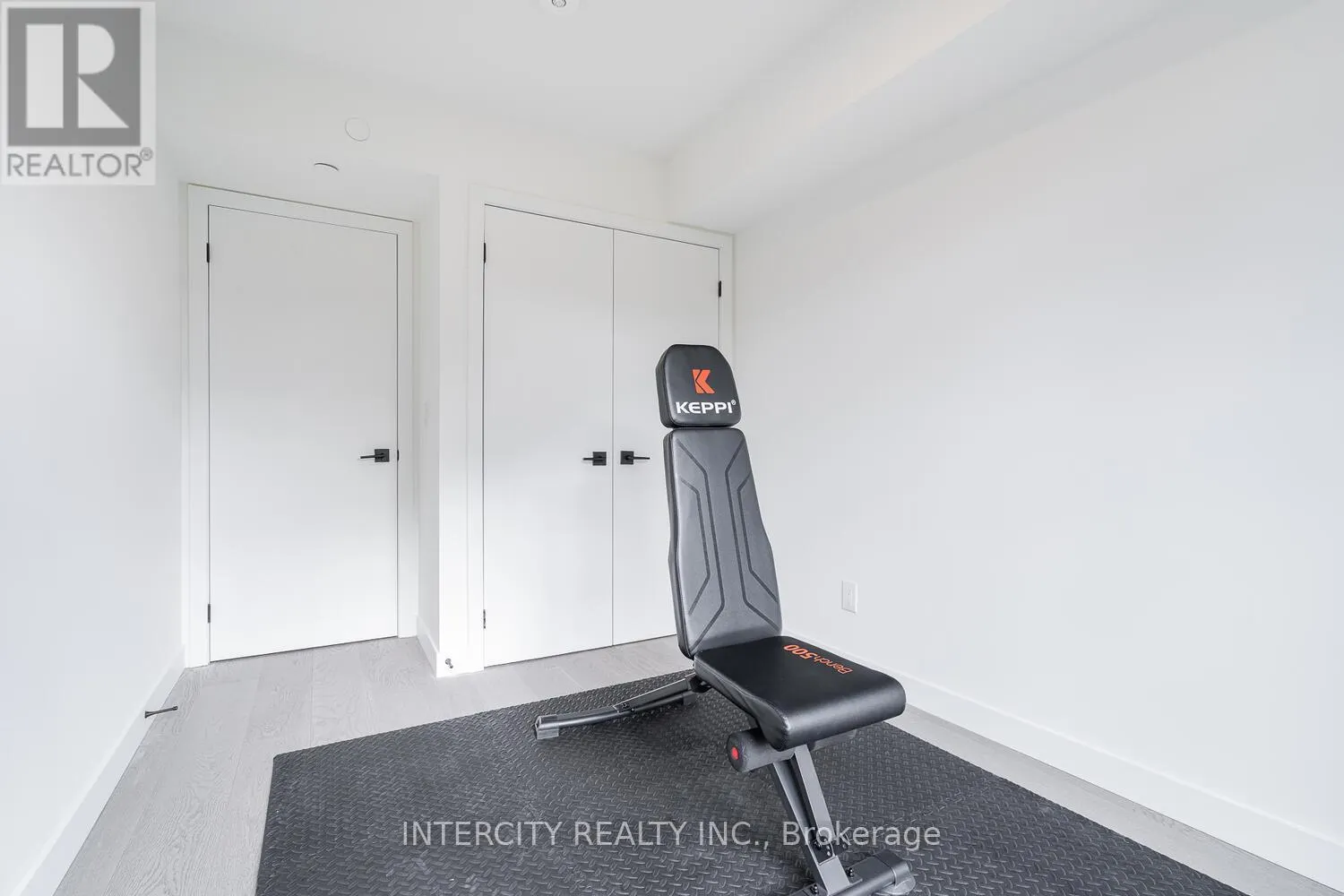 1 - 851 SHEPPARD AVENUE W