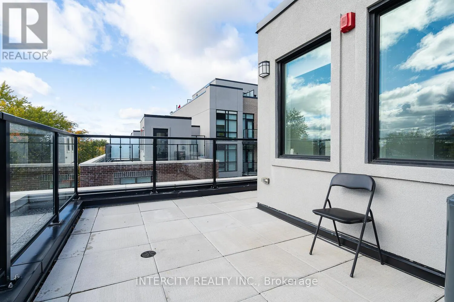 1 - 851 SHEPPARD AVENUE W