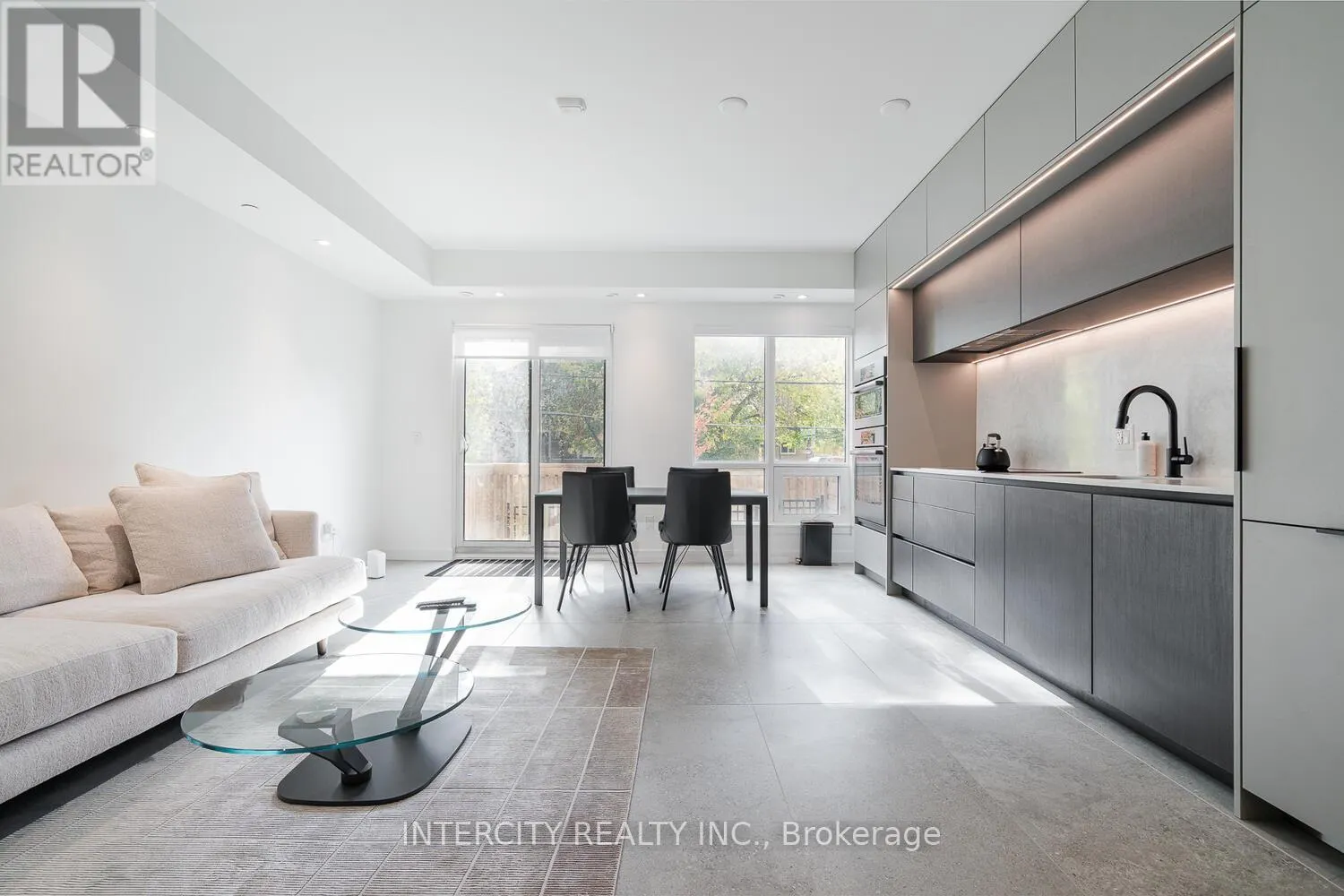 1 - 851 SHEPPARD AVENUE W