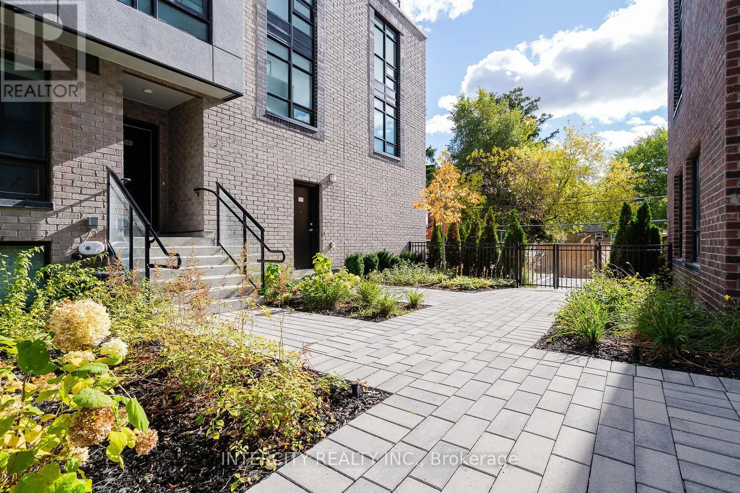 1 - 851 SHEPPARD AVENUE W