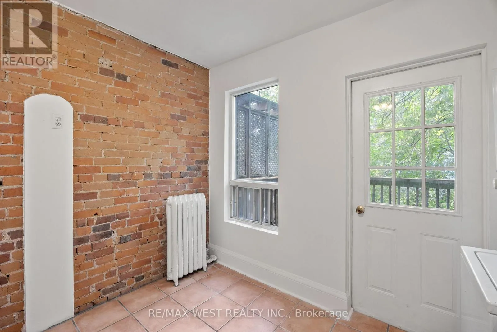 937 BATHURST STREET