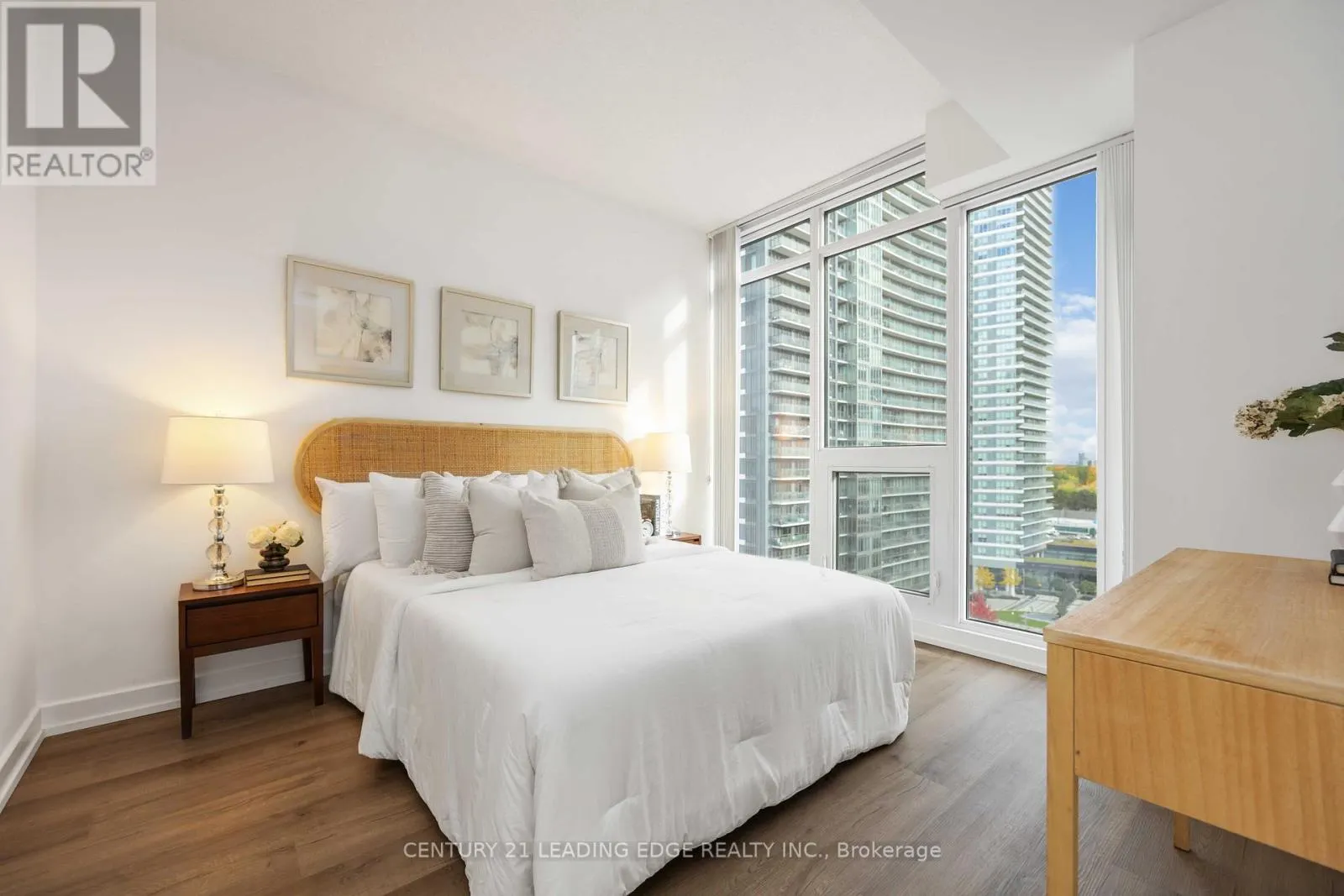 1106 - 72 ESTHER SHINER BOULEVARD