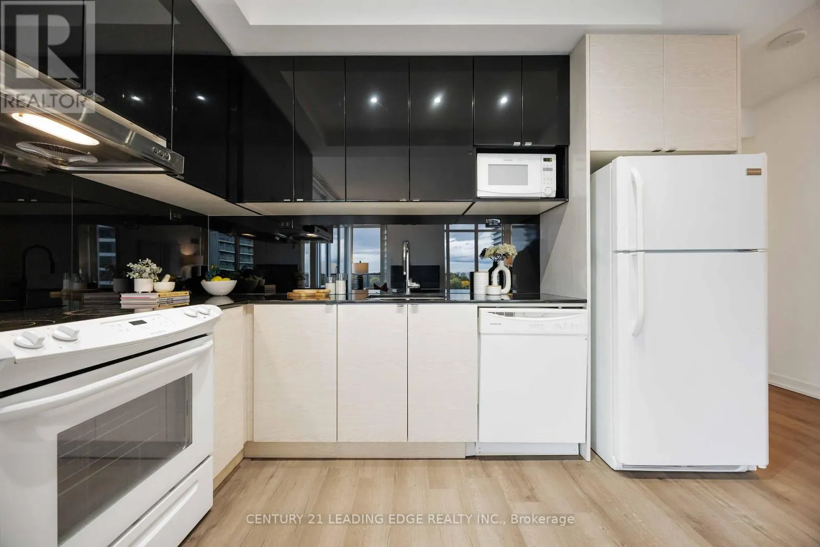 1106 - 72 ESTHER SHINER BOULEVARD