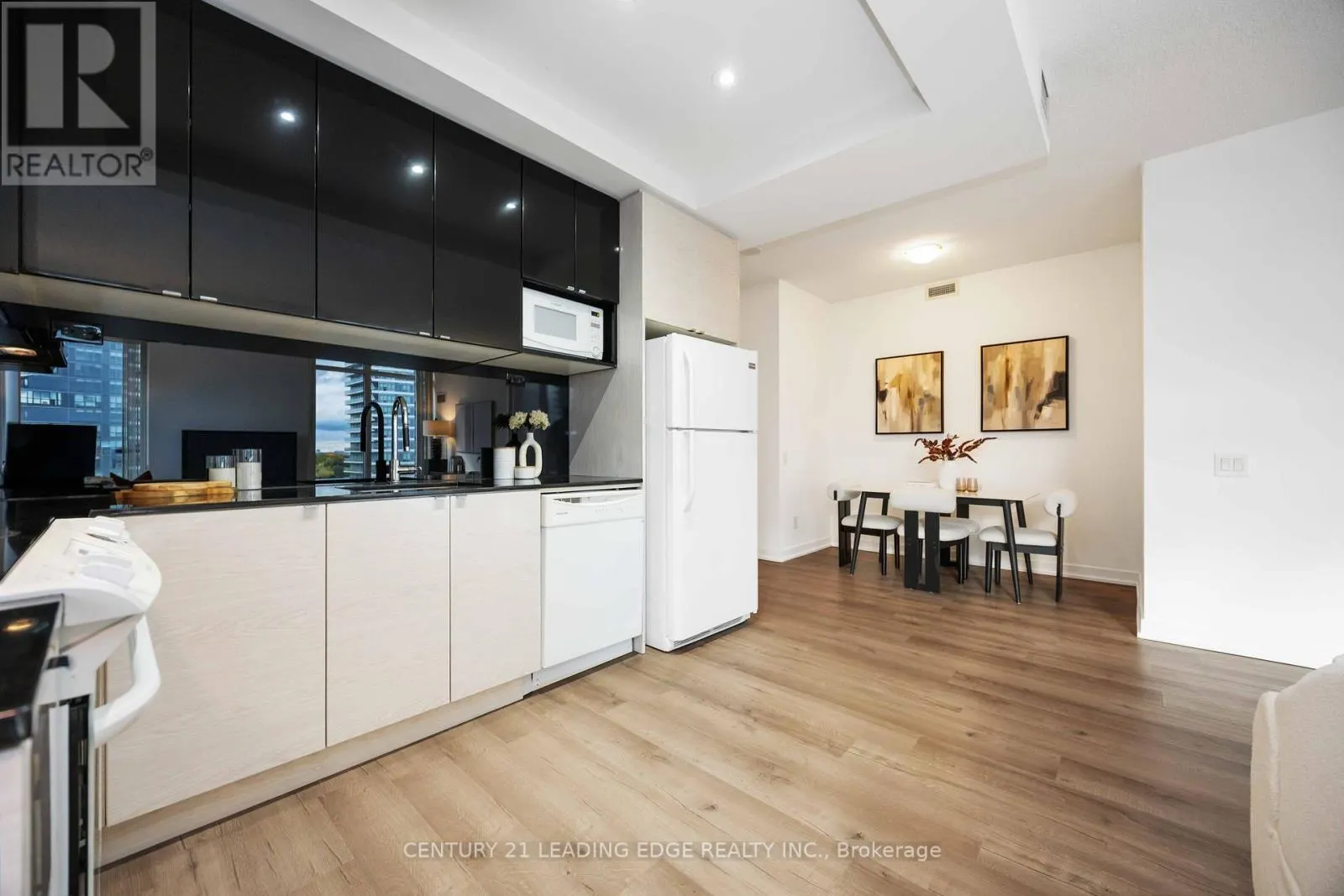 1106 - 72 ESTHER SHINER BOULEVARD