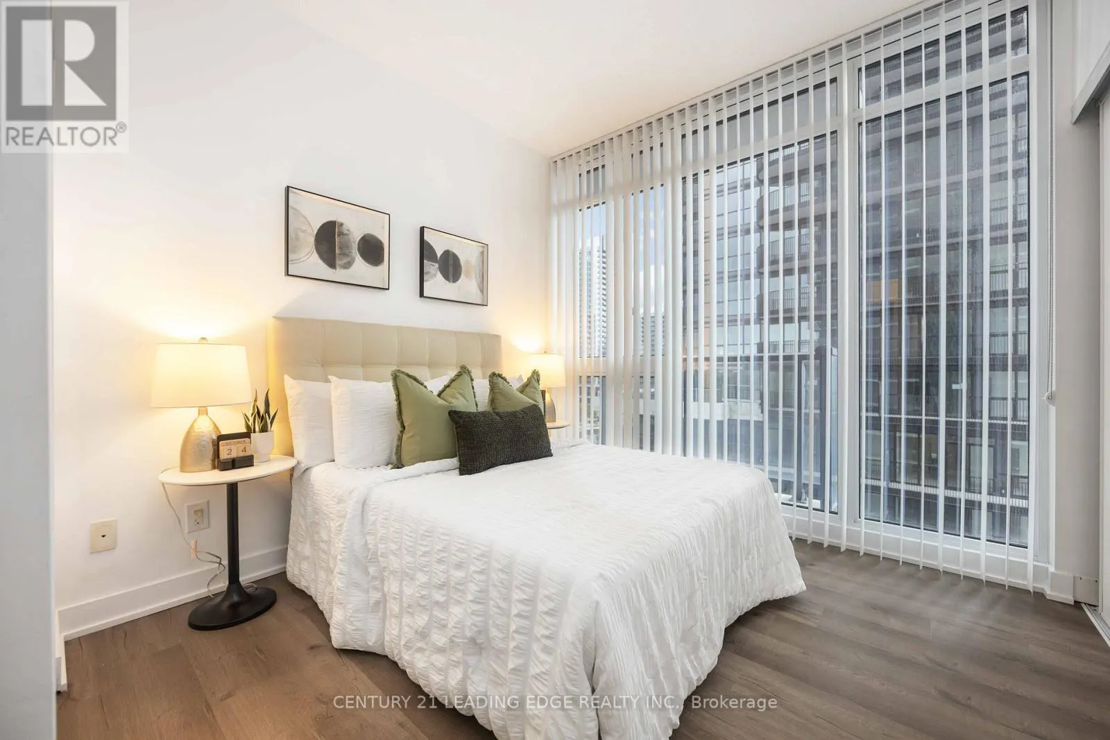 1106 - 72 ESTHER SHINER BOULEVARD