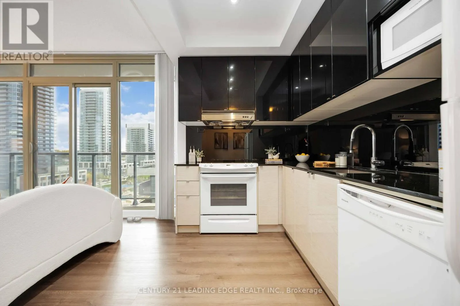 1106 - 72 ESTHER SHINER BOULEVARD