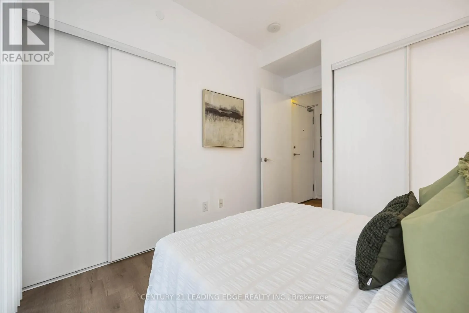 1106 - 72 ESTHER SHINER BOULEVARD