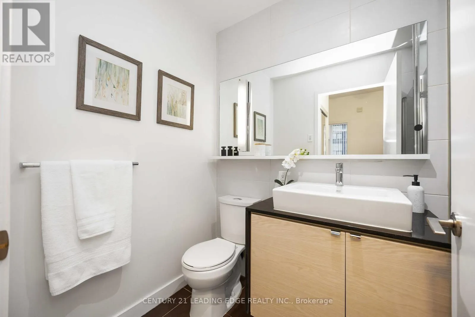 1106 - 72 ESTHER SHINER BOULEVARD