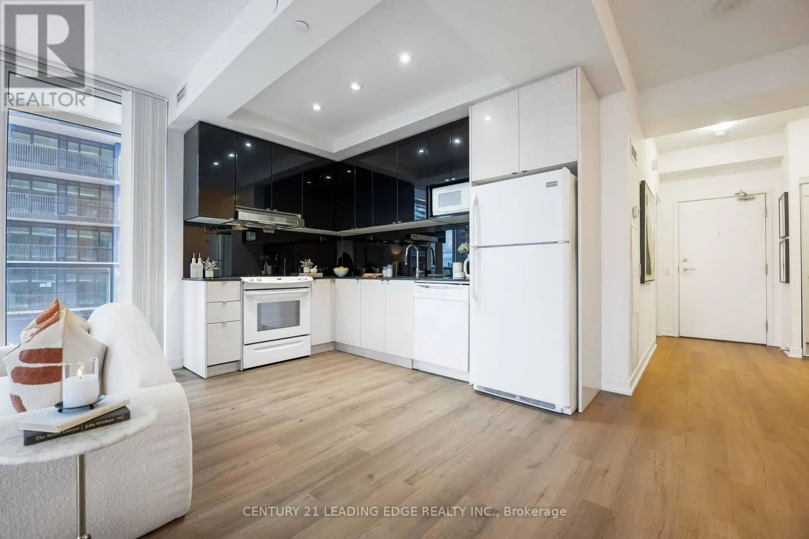 1106 - 72 ESTHER SHINER BOULEVARD