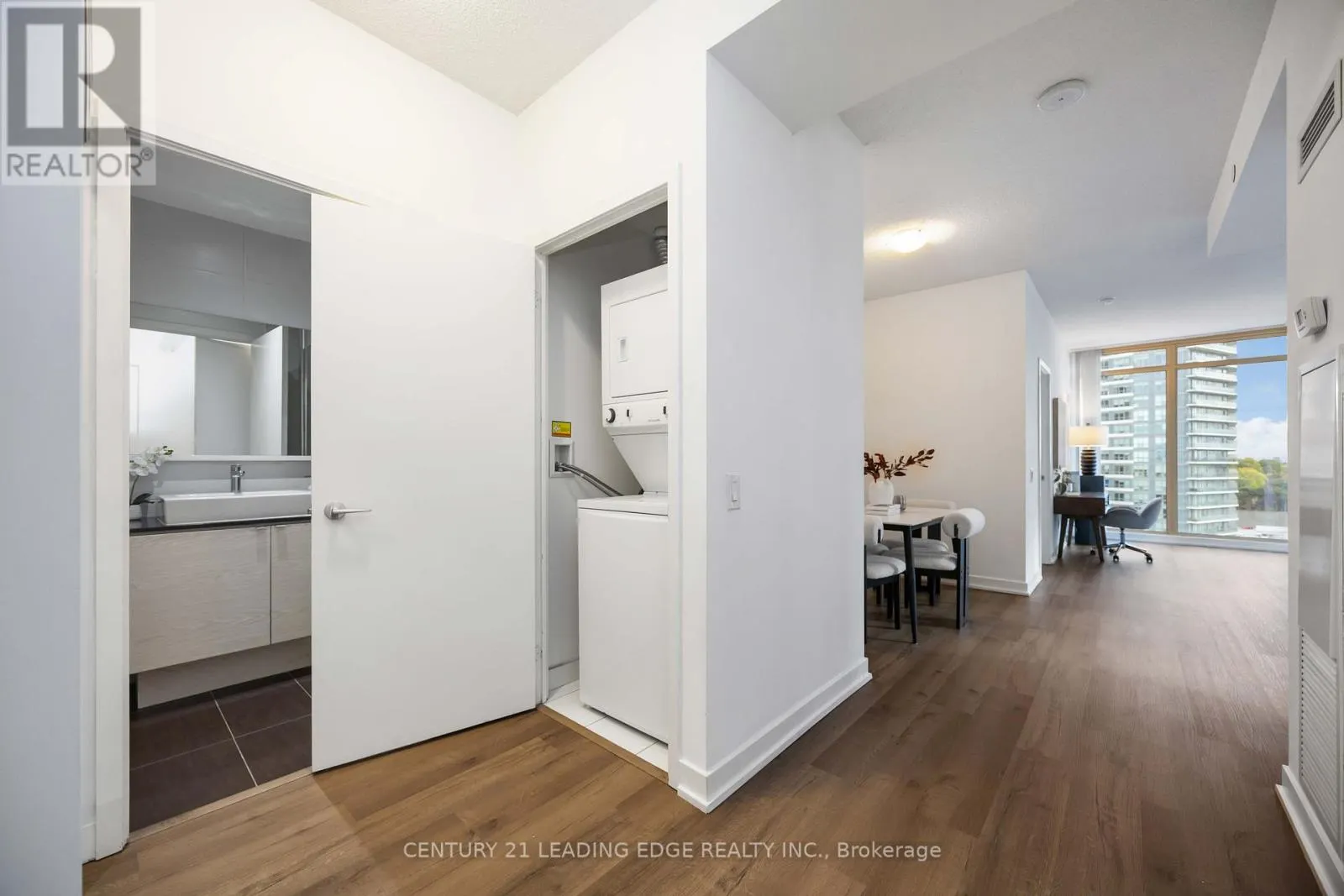 1106 - 72 ESTHER SHINER BOULEVARD