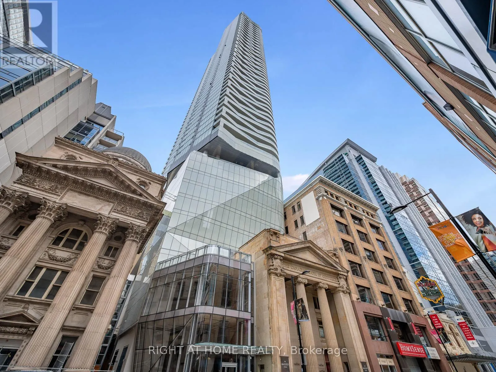 5607 - 197 YONGE STREET