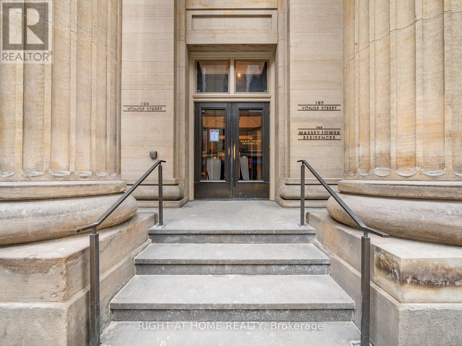 5607 - 197 YONGE STREET
