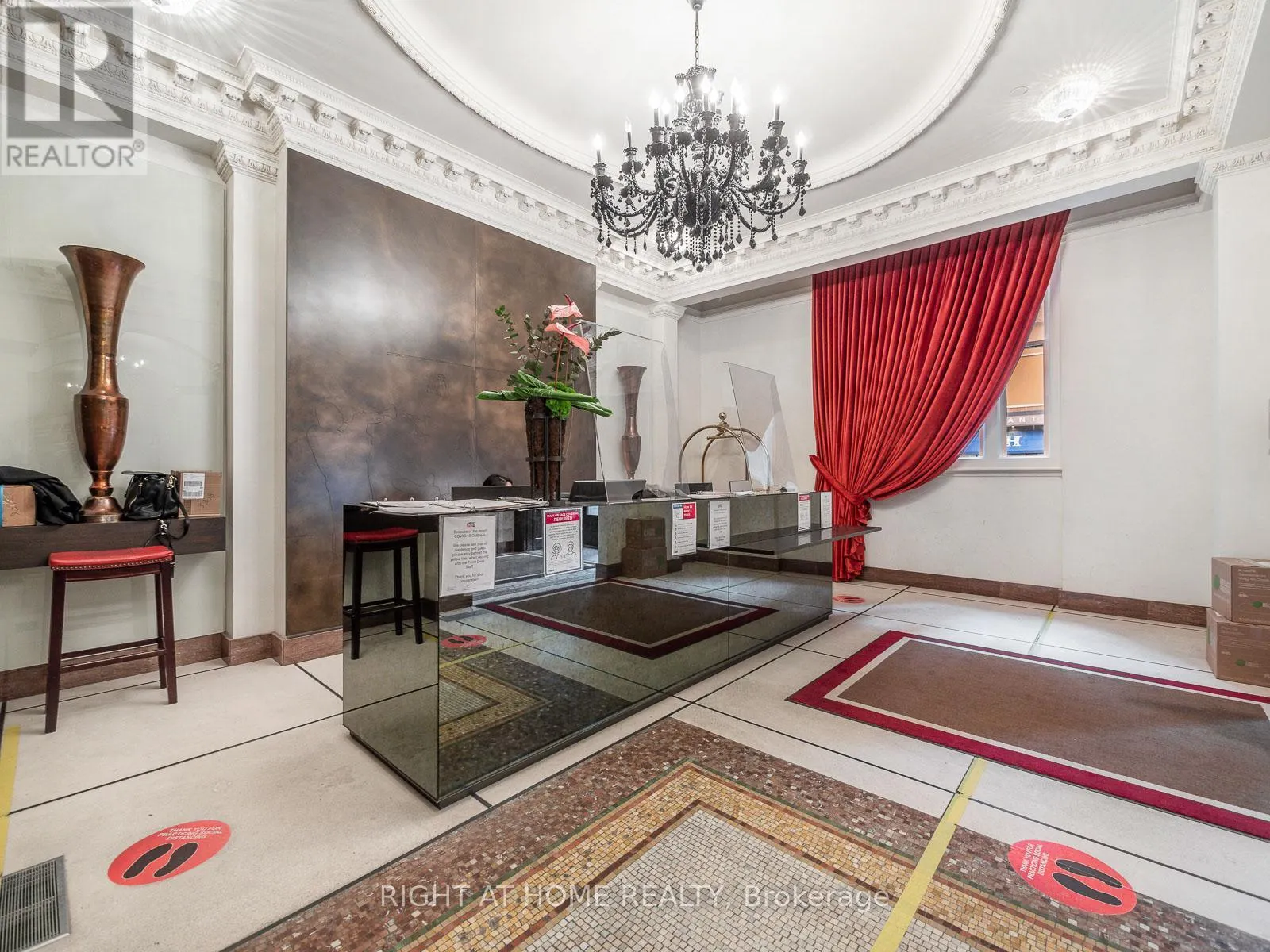 5607 - 197 YONGE STREET