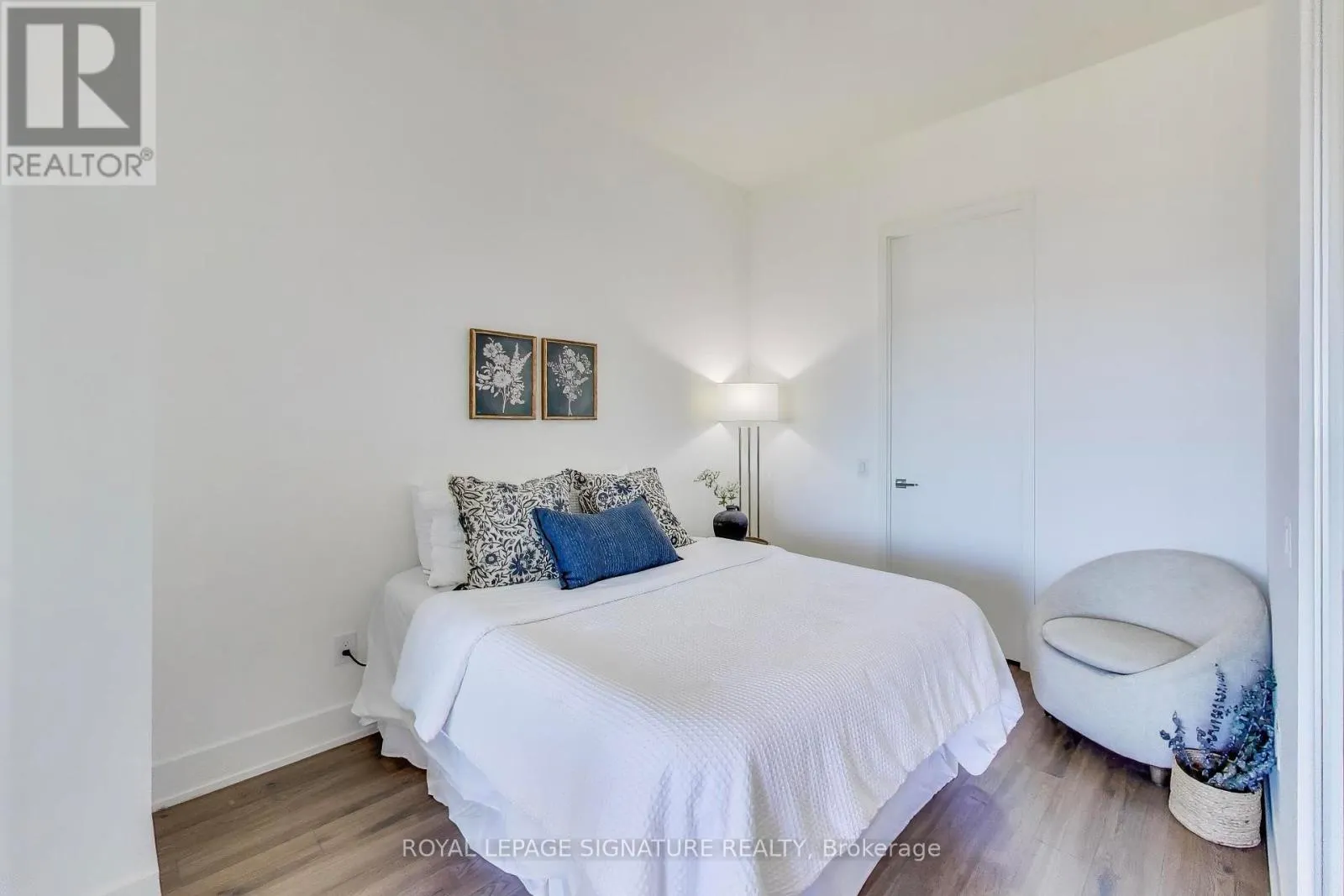 1826 - 111 ST CLAIR AVENUE W