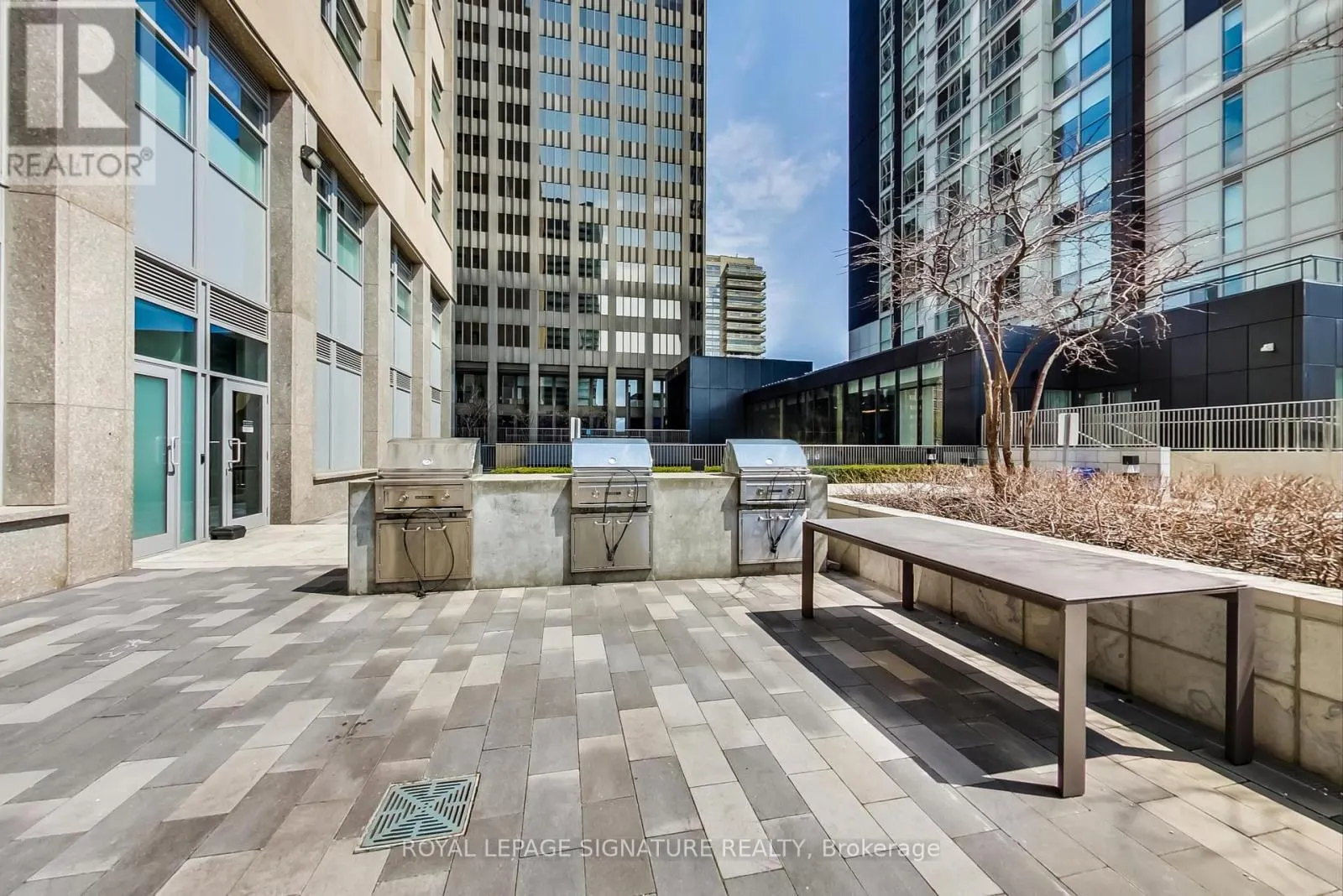 1826 - 111 ST CLAIR AVENUE W