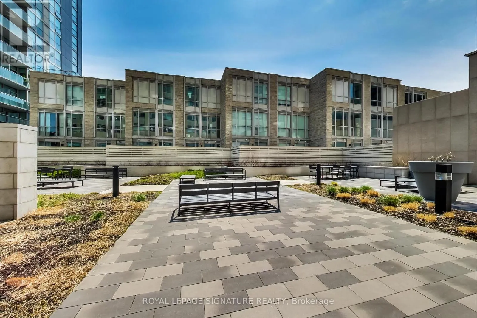 1826 - 111 ST CLAIR AVENUE W