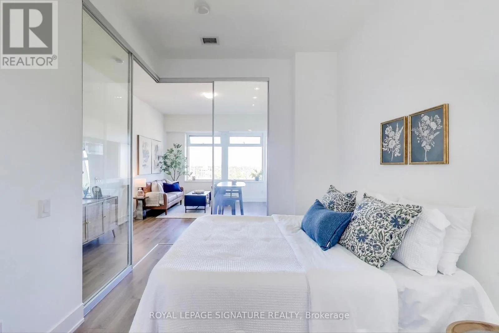 1826 - 111 ST CLAIR AVENUE W