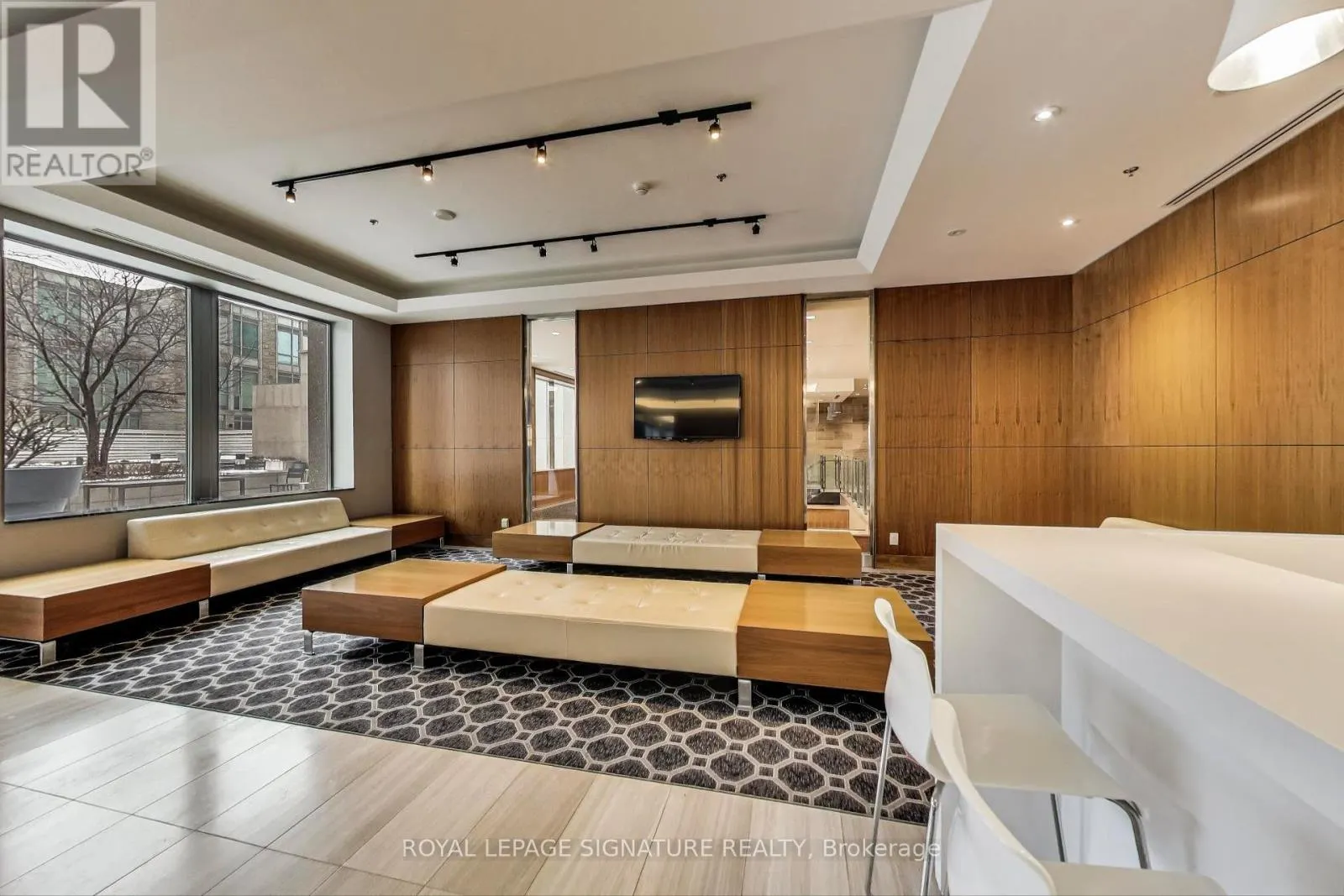 1826 - 111 ST CLAIR AVENUE W