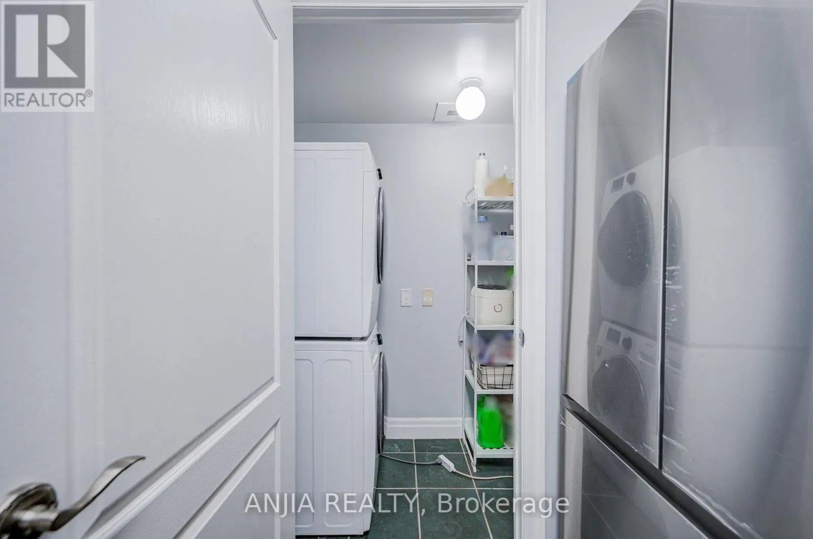 808 - 188 DORIS AVENUE