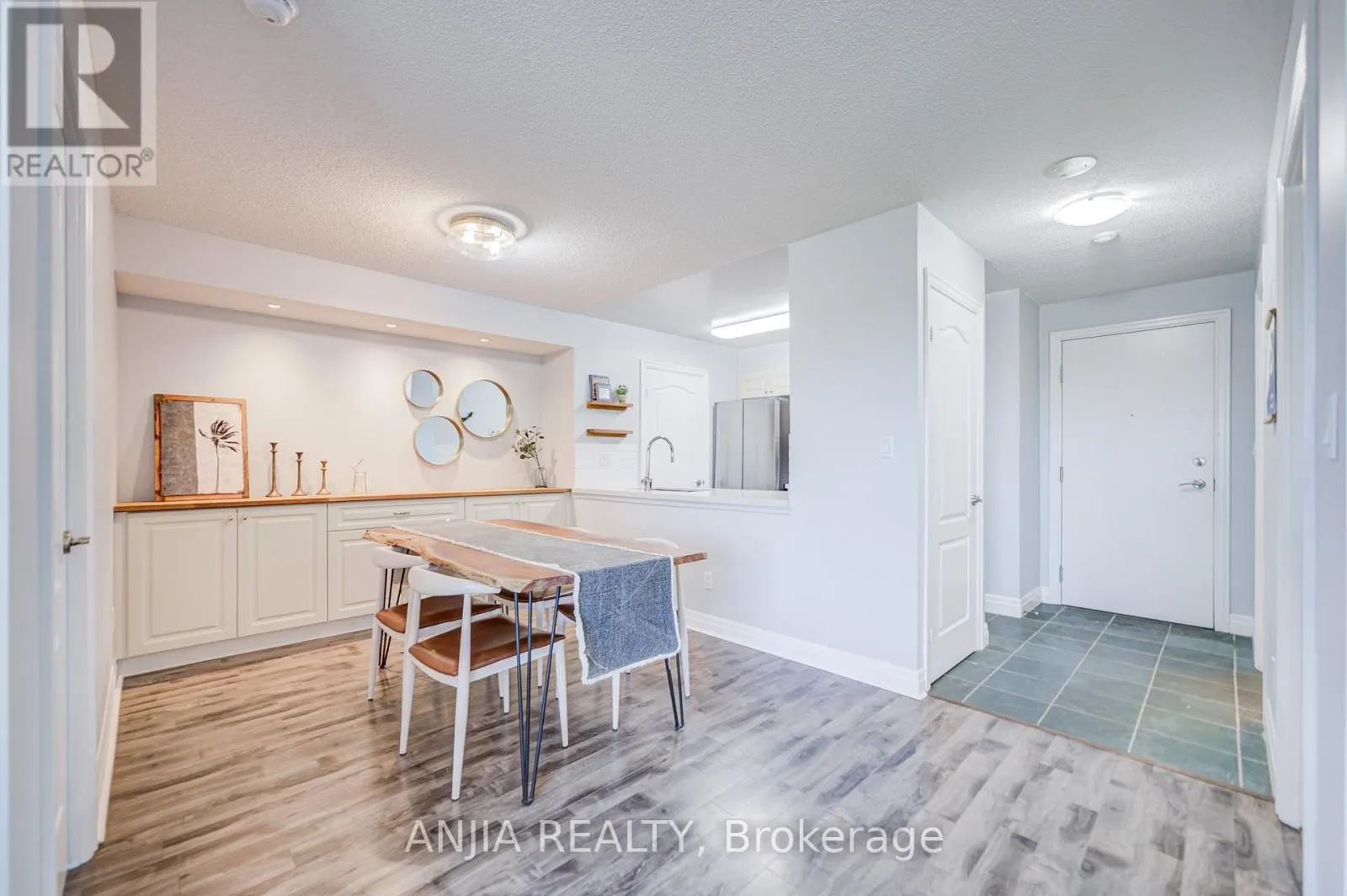 808 - 188 DORIS AVENUE