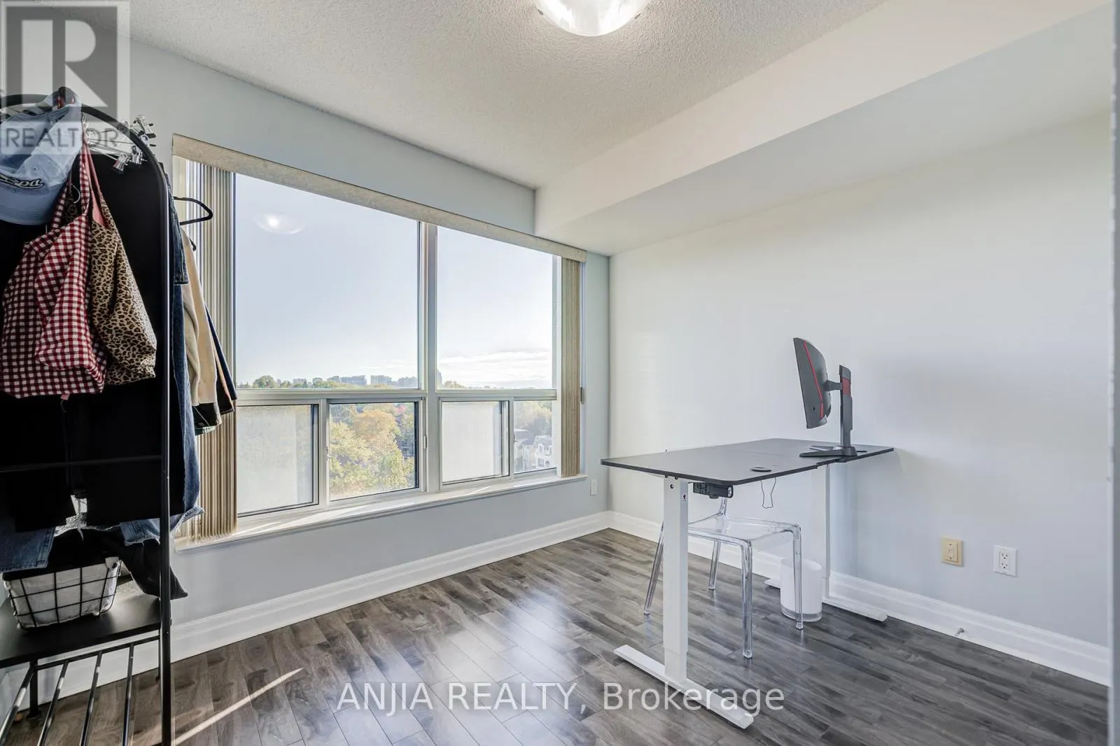 808 - 188 DORIS AVENUE