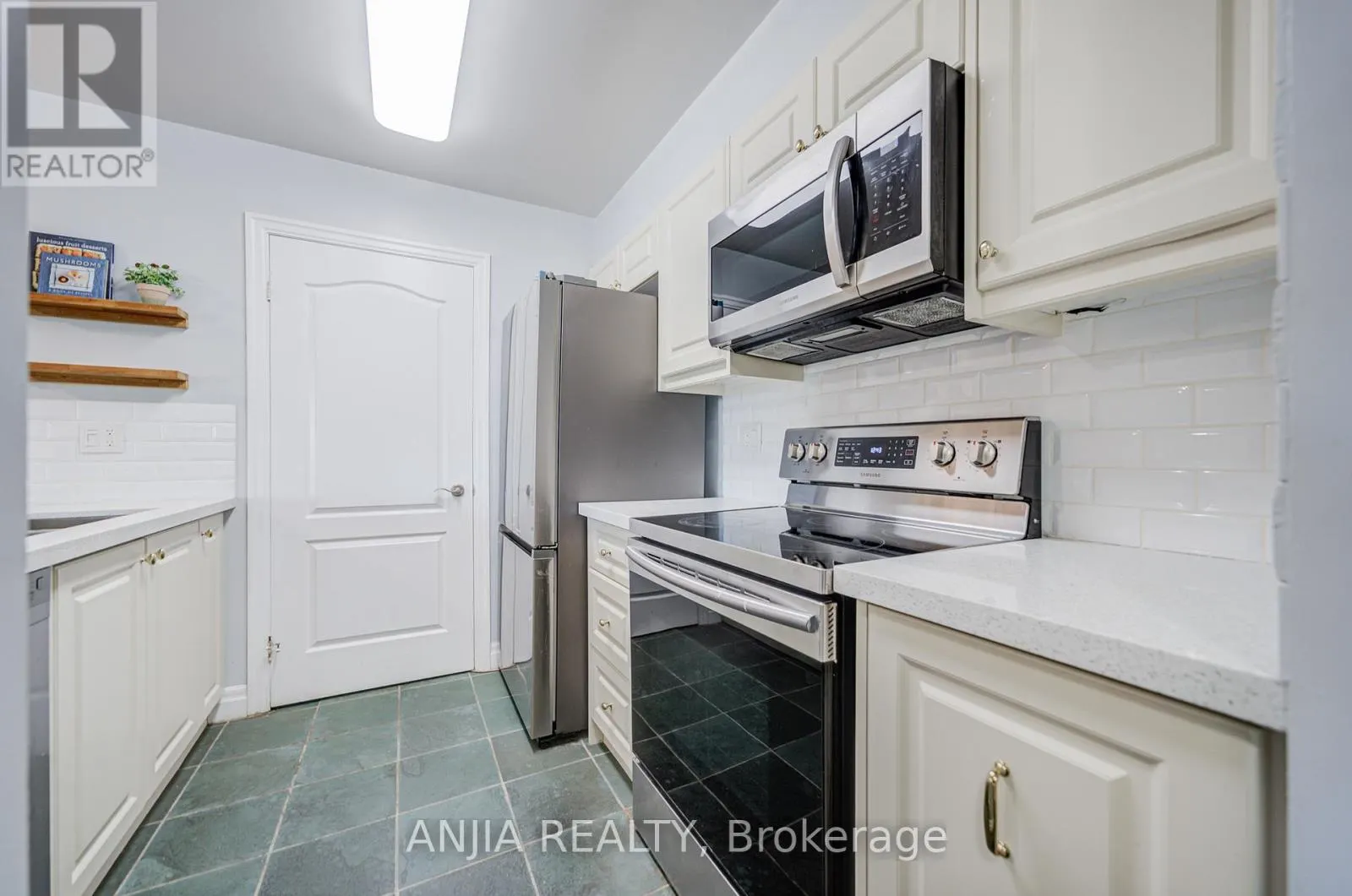 808 - 188 DORIS AVENUE