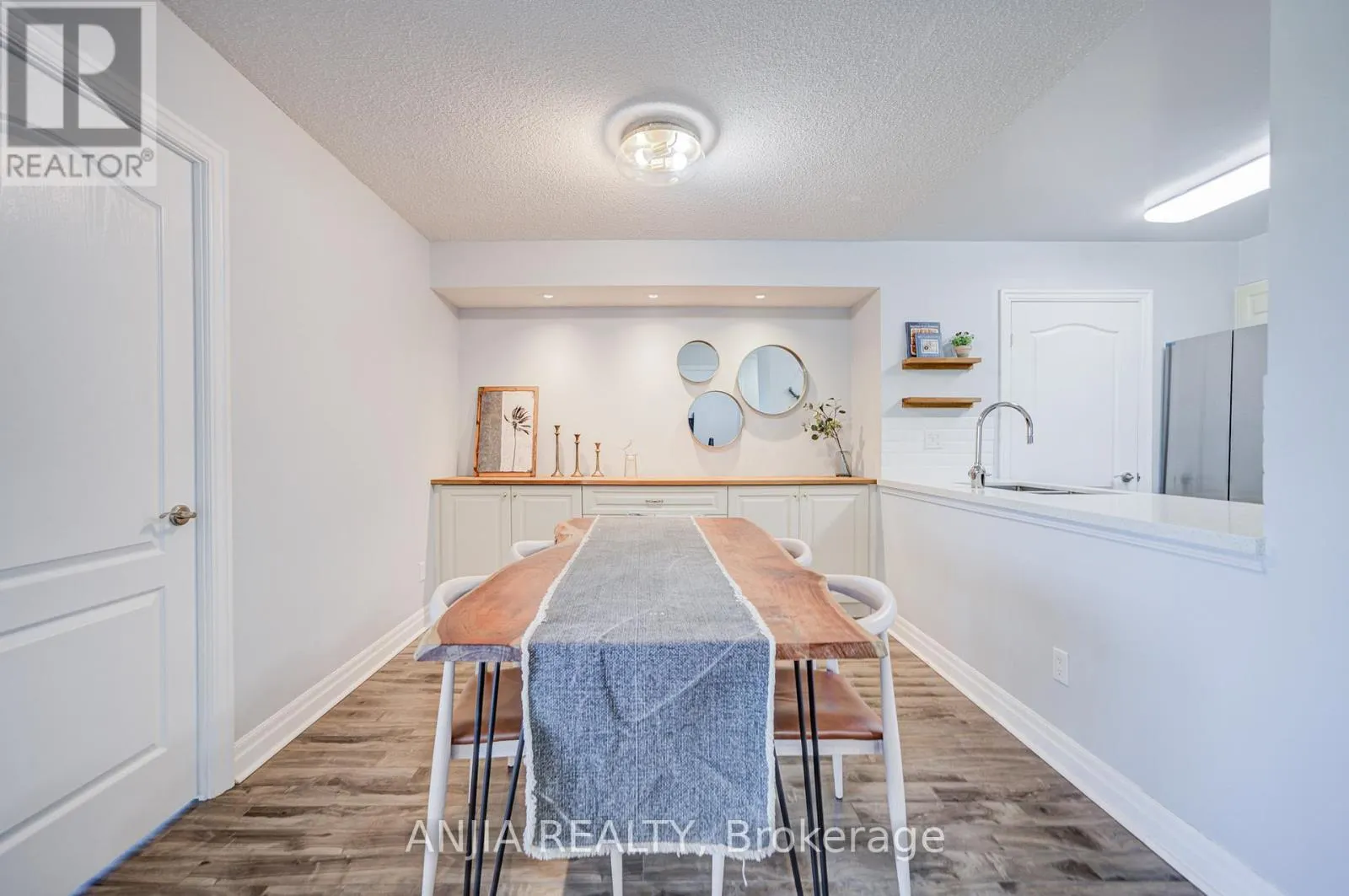 808 - 188 DORIS AVENUE