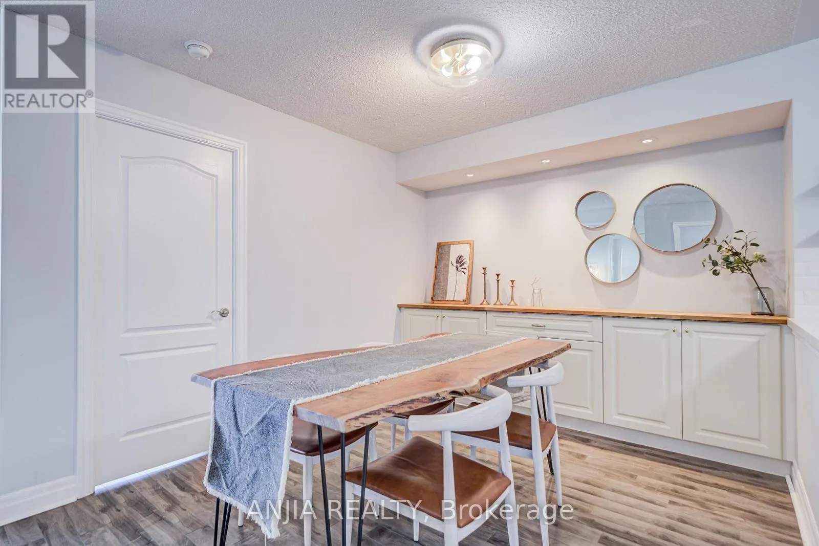 808 - 188 DORIS AVENUE