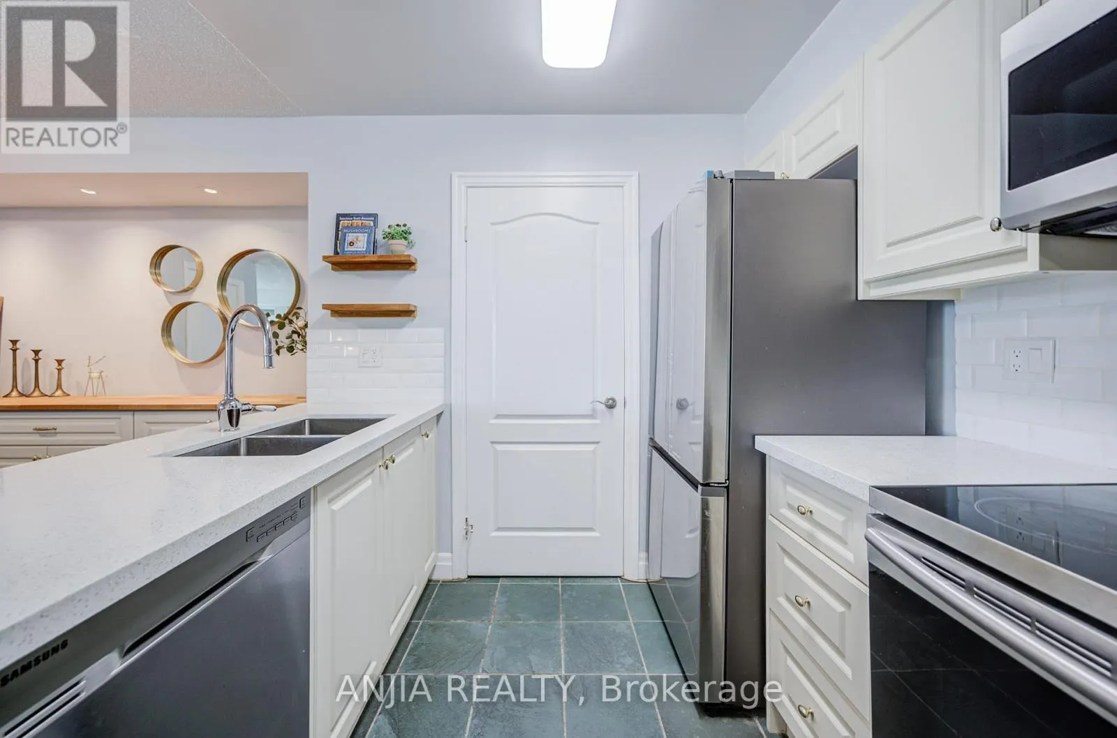 808 - 188 DORIS AVENUE