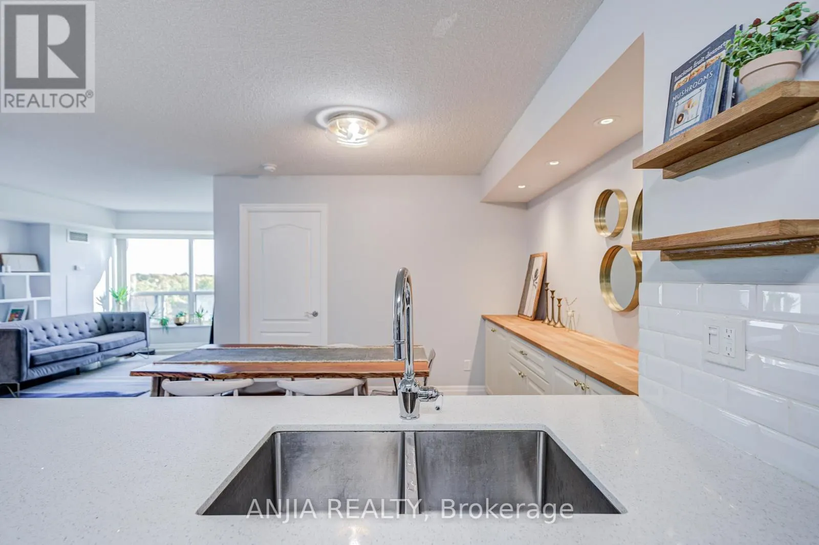 808 - 188 DORIS AVENUE