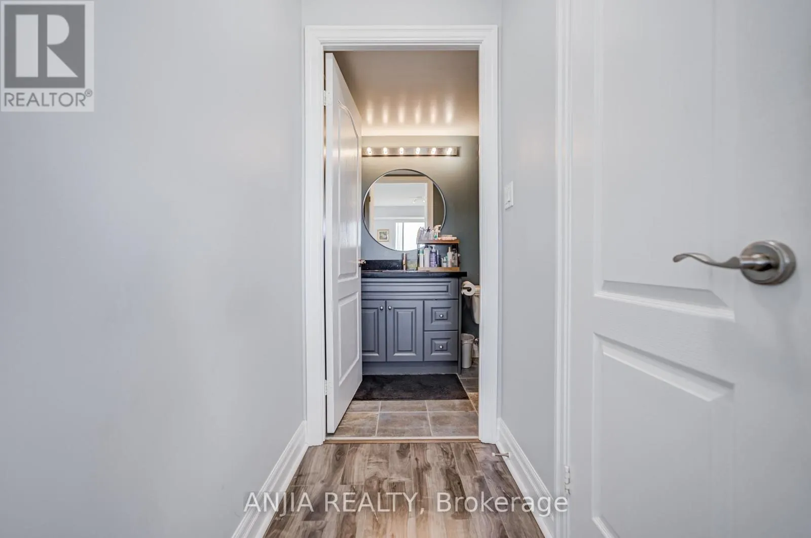 808 - 188 DORIS AVENUE