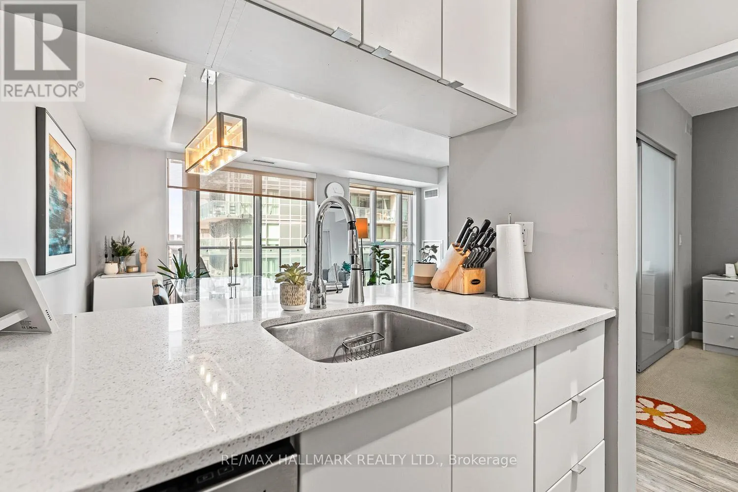 709 - 69 LYNN WILLIAMS STREET