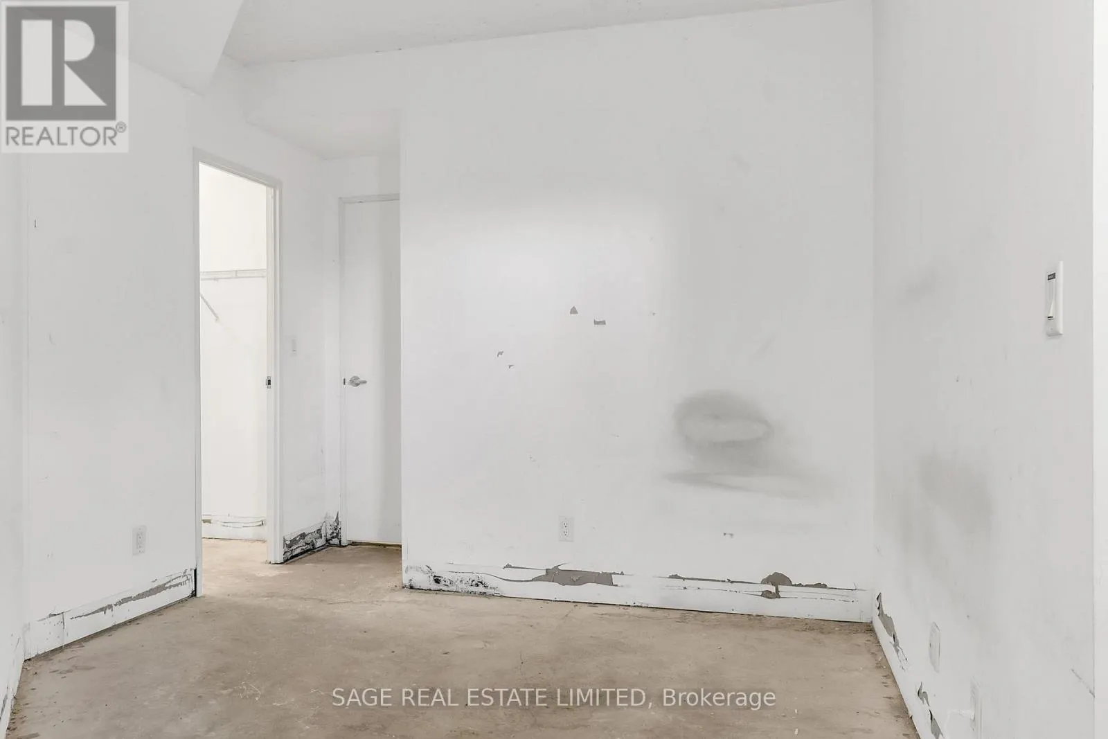 213 - 70 ALEXANDER STREET